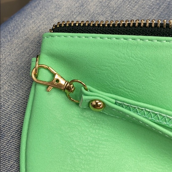 Teal wristlet with S - Picture 6 of 8